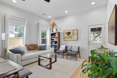 2007 Sl Davis Ave unit B, Austin, TX 78702 - photo 2