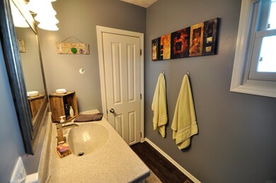 752 E Walnut St, Nappanee, IN 46550 - photo 4