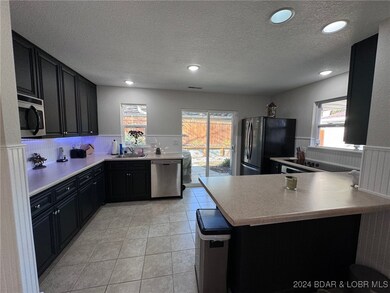 Newer Appliances-Tons of Cabinets and Countertop S