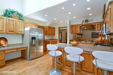 2406 Cimarron Ct, Naperville, IL 60565 - photo 5