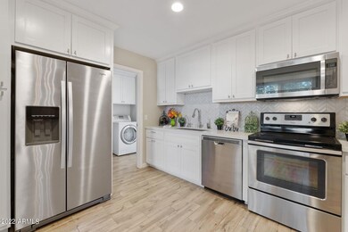 Kitchen w Stainless Steel Appliances