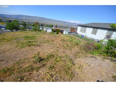 1702 Oakwood Dr, the Dalles, OR 97058 - photo 3