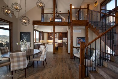 2727EHaystacker_DiningKitchen
