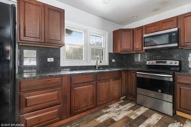 04_17917HoderRd_5_Kitchen_HiRes
