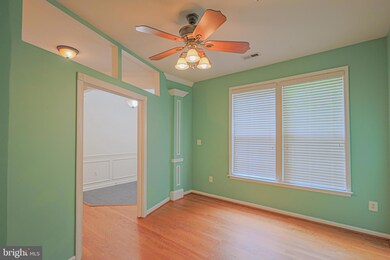 9833 Darcy Forest Dr, Silver Spring, MD 20910 - photo 4