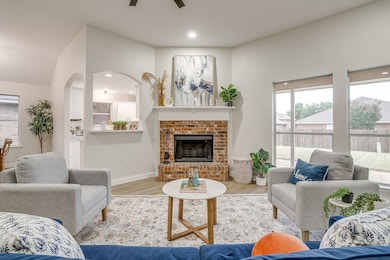 820 Chestnut Ave, Burleson, TX 76028 - photo 6