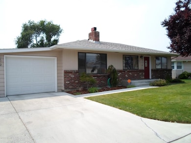 3402 clinton way 003