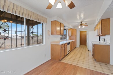 Kitchen & Dining