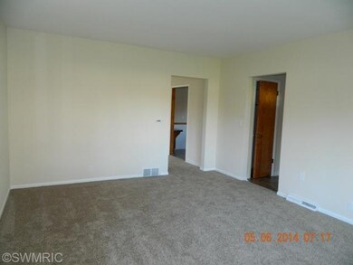 1028 Kusterer Dr NW, Grand Rapids, MI 49534 - photo 4