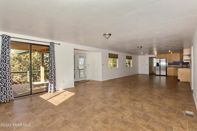 004_Living Room