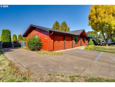 2482 Canterbury St, Eugene, OR 97404 - photo 3