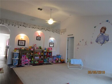 Living rm and dining rm combo if you want