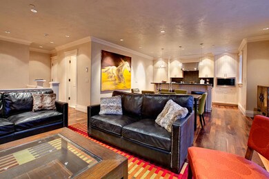 Liv Room 2