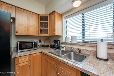 115 15th Ave S Unit C Kitchen