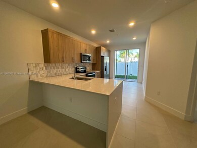 17183 SW 2nd Cir, Pembroke Pines, FL 33027 - photo 6