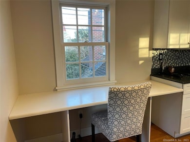 4 Sycamore Ln, West Hartford, CT 06117 - photo 6