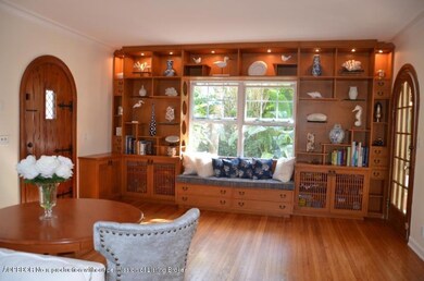 4 Foyer