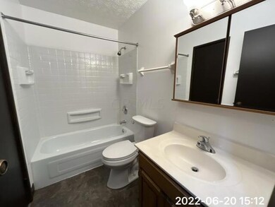 2818 Stonehenge Dr, Columbus, OH 43224 - photo 5