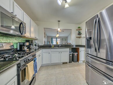 12240 Spencer Ln, Carleton, MI 48117 - photo 6