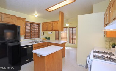 Kitchen W/Island