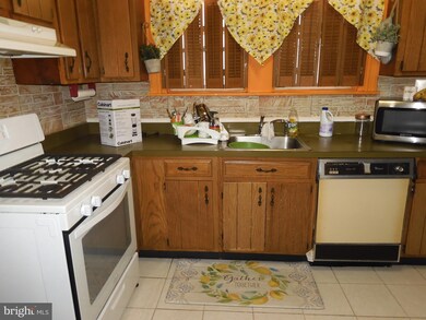 380 Wembly Rd, Upper Darby, PA 19082 - photo 4