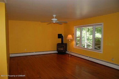 1212 Mountain View Dr, Dallas, PA 18612 - photo 5