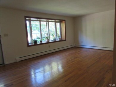 121 Jonathan Dr, Easton, PA 18045 - photo 3