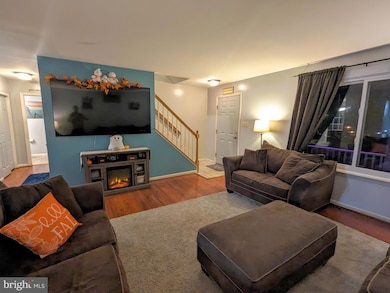 1033 Whitford Dr, Reading, PA 19605 - photo 4