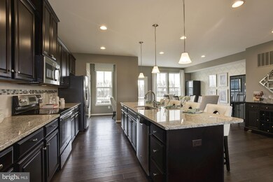 3826 Effie Fox Way unit 905F, Upper Marlboro, MD 20774 - photo 2