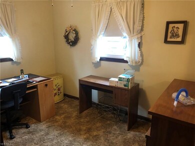 51 Harvey St, Struthers, OH 44471 - photo 4