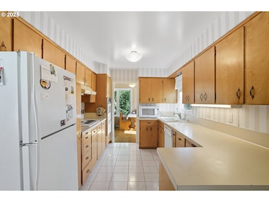 15909 NE Morris St, Portland, OR 97230 - photo 3