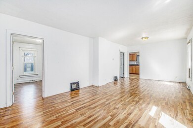 655 N 7th st Livingroom