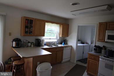 12330 Old Mill Rd, Midland, VA 22728 - photo 5