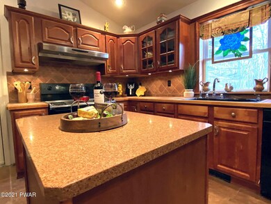 810 E Spur Ct, Hawley, PA 18428 - photo 7