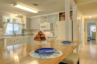 711 Amaryllis Dr, Sebastian, FL 32976 - photo 4