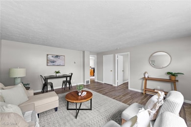 7686 Pinehurst Dr, Mentor On the Lake, OH 44060 - photo 2