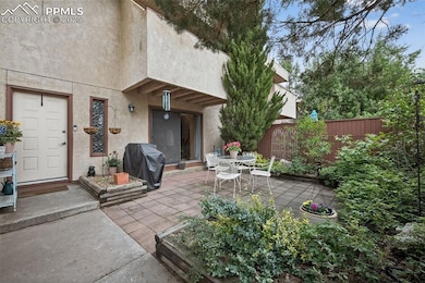 WELCOME HOME Front entry Courtyard fully fenced for privacy