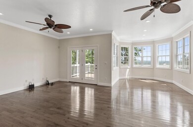 Living Room/Dining