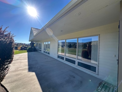 9221 St Andrews Cir, Klamath Falls, OR 97603 - photo 6