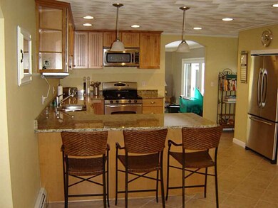 742 Armistice Blvd, Pawtucket, RI 02861 - photo 4