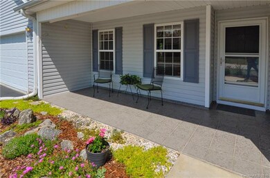 Covered front porch with tiled floor