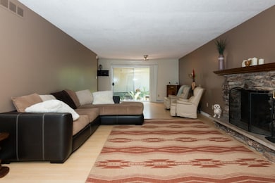 5926FairwayCirc-1