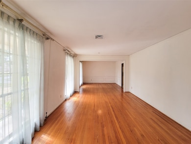 5606 Pine St, Houston, TX 77081 - photo 7