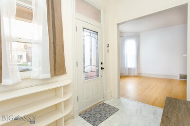 Large entryway with room for coats/shoes
