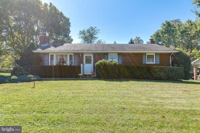 1521 Woodridge Ln, Sykesville, MD 21784 - photo 2