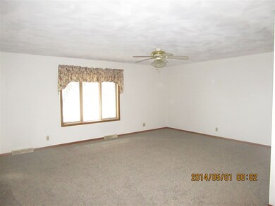 2337 S Oakhill Ave, Janesville, WI 53546 - photo 6