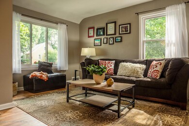 922 S Dexter Dr, Lansing, MI 48910 - photo 5