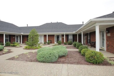 8400 Aspen Glen Way unit 8400, Louisville, KY 40228 - photo 2