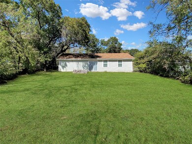 1025 W Oak St, Weatherford, TX 76086 - photo 3