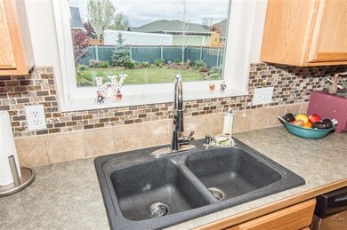 1619 NW Hemlock Ave, Redmond, OR 97756 - photo 7